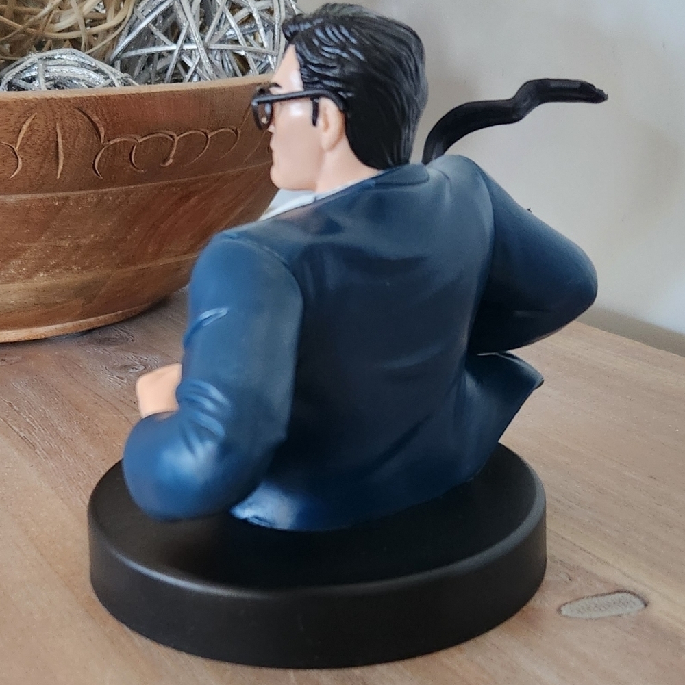 🦸‍♂️Superman Vinyl Figure – Clark Kent Transformation – CultureFly – Open Box - Picture 11 of 16